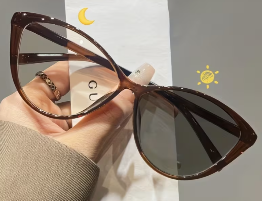 Color Changing Cat Eye Reading Glasses